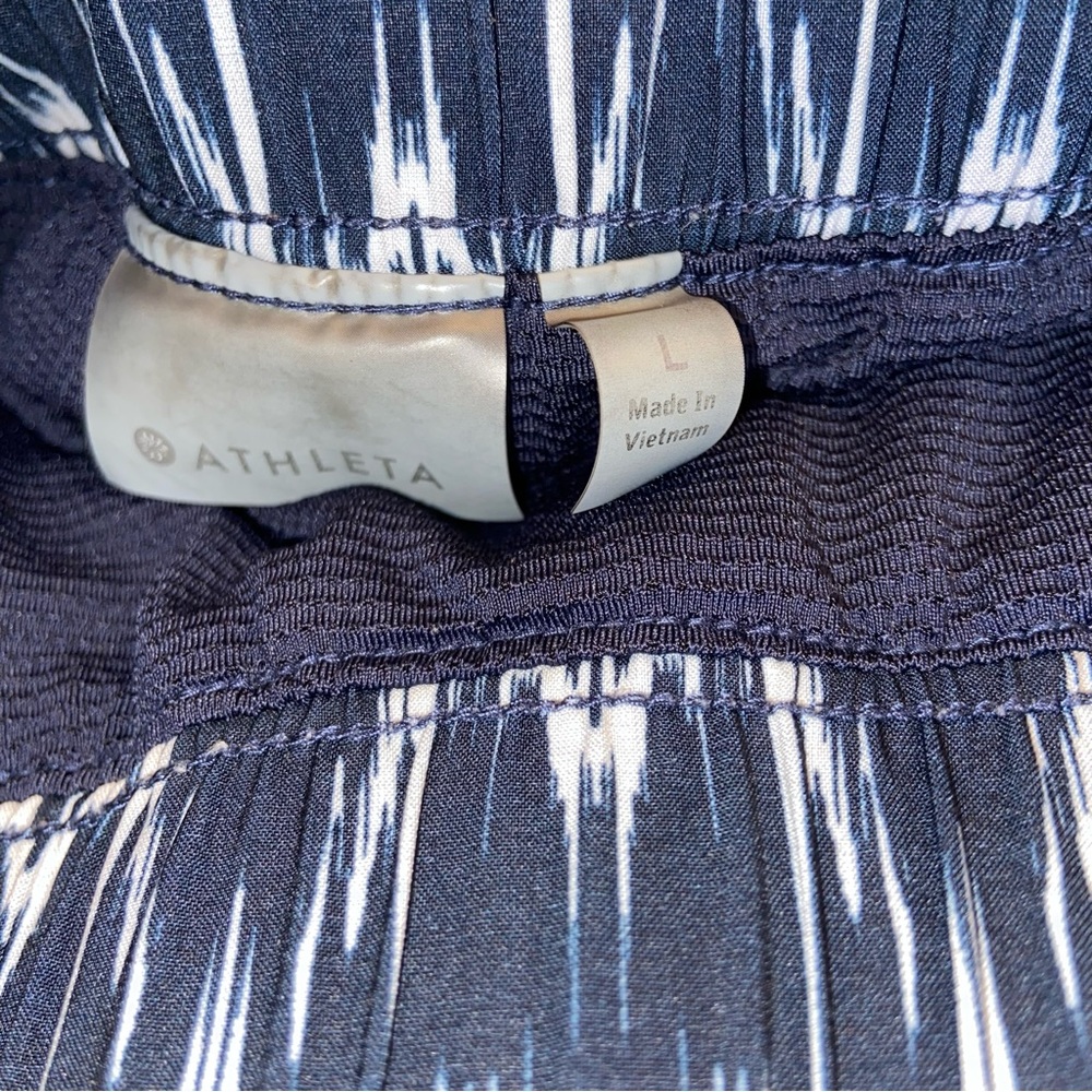 Athleta Large Reflection Stretch-In Performance S… - image 3